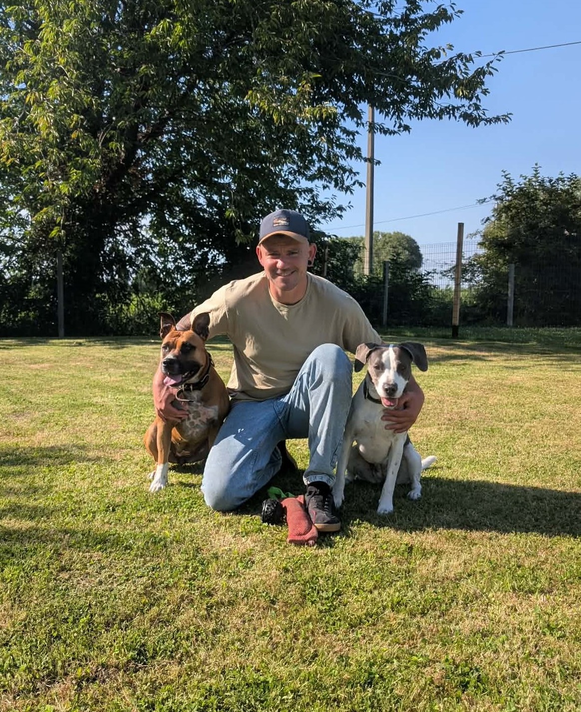 Paul de Ker Dog avec ses chiens près de Saint-Malo